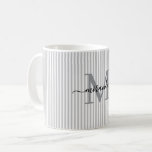 Mug Monogramme de nom avec rayure grise moderne<br><div class="desc">Commencez votre matinée avec style avec cette tasse à café grise rayée personnalisée, conçue pour apporter un charme intemporel à chaque gorgée. Avec un fond rayé gris clair et blanc, cette tasse élégante est personnalisée avec votre initiale de monogramme et votre nom complet dans une police de caractères script gracieuse,...</div>