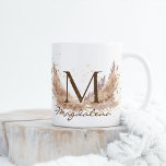 Mug Monogramme de Parties scintillant de verre à grais<br><div class="desc">Elégant arrangement boho de pampas séché herbe et branches avec un effet de parties scintillant faux,  nom personnalisable,  et monogramme pour un cadeau personnalisé pour toute occasion.</div>