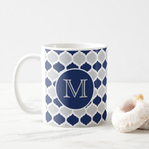 Mug Monogramme de Quatrefoil bleu et gris