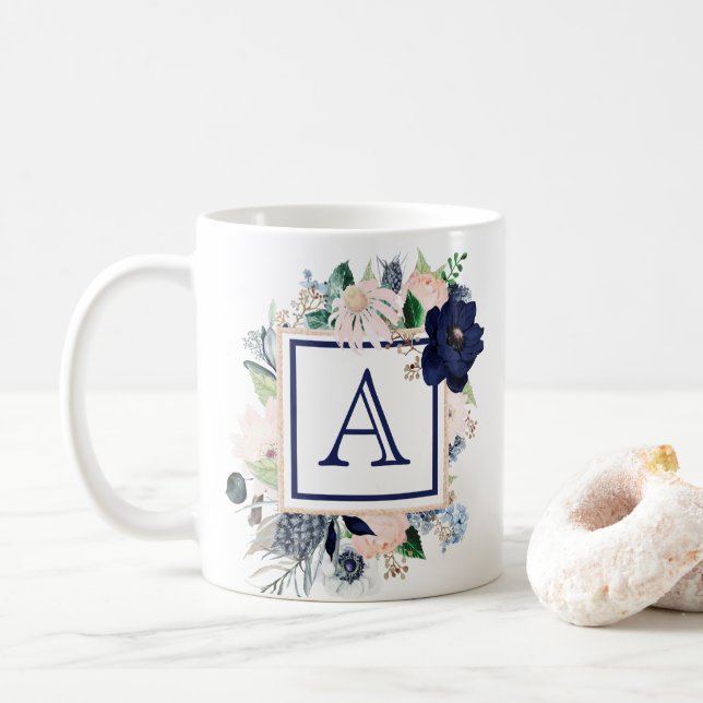 Mug Monogramme de rose florale bleue  (Avec donut)