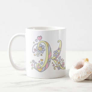Mug Monogramme décoratif Coeurs K et boue de fleurs