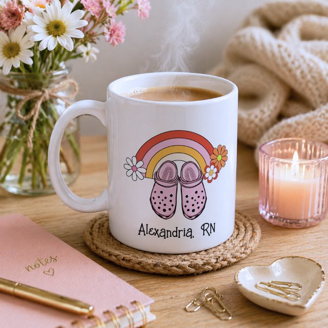Mug Monogramme d'infirmière arc-en-ciel rétro (Créateur téléchargé)