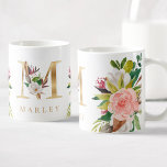 Mug Monogramme d'or Aquarelle Florale Botanique<br><div class="desc">Une tasse à café personnalisée avec un faux monogramme "M" de lettre d'or,  avec des illustrations décoratives de couleur aquarelle florale et feuillage. Customisez facilement avec votre nom ou créez un cadeau unique pour vos proches.</div>
