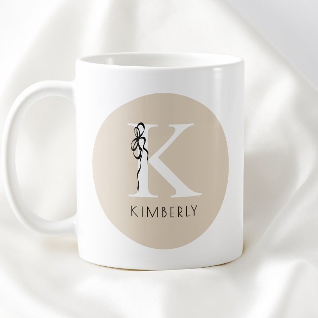 Mug Monogramme Élégant Initial Brun Féminin Ruban (Elegant Initial Brown Girly Feminine Bow Monogram Coffee Mug)