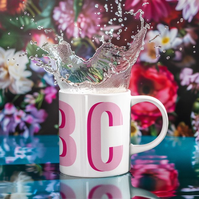 Mug Monogramme empilé gras rose à 3 lettres (Bold Stacked Pink 3 Letter Monogram Coffee Mug)