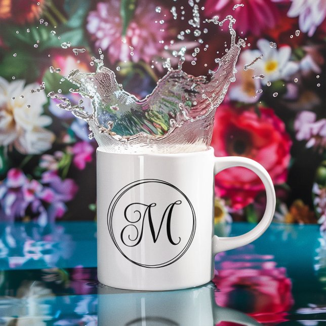 Mug Monogramme en écriture cursive ronde (Round Curly Script Monogram Coffee Mug)