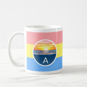 Mug Monogramme et lever de soleil sur l'océan sur des