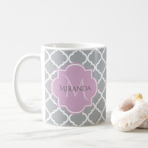 Mug Monogramme et nom de la lavande de Quatrefoil gris