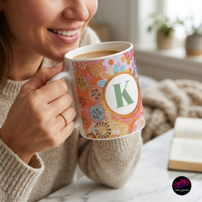 Mug Monogramme Floral Rétro Motif Groovy (Coffee tastes better with a little flower power ☕🌼)