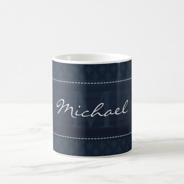Mug Monogramme foncé chic de coutume de bleu marine (Centre)