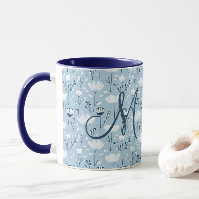 Mug Monogramme Initial Boho Bleu Blanc Floral Tendance (Avec donut)