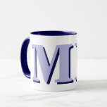 Mug Monogramme initial minimaliste moderne<br><div class="desc">Mug de Monogramme initial moderne bleu marine minimaliste. Créez votre propre tasse personnalisée avec un nom initial personnalisé.</div>