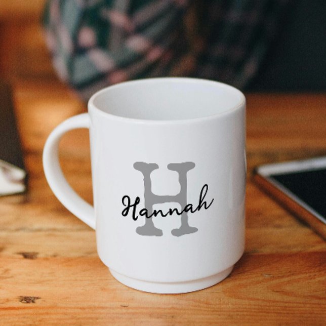 Mug Monogramme Initial Moderne Typographie Machine à É (Modern Monogram Initial Name Mug | Gray Typewriter Script Custom Housewarming Gift Drinkware)