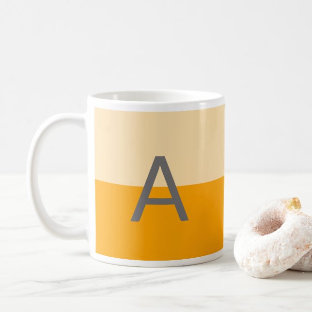Mug Monogramme Jaune Daffodique moderne (Avec donut)