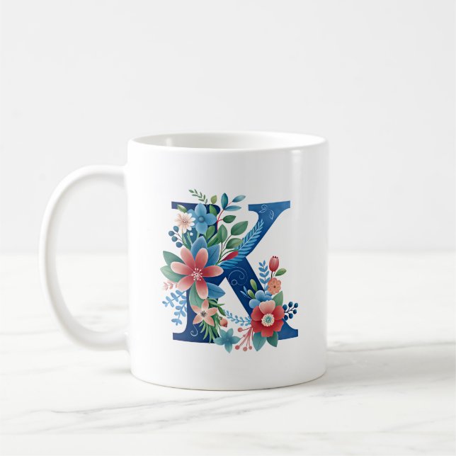 Mug Monogramme K avec motif floral décoratif (Gauche)