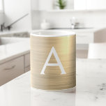 Mug Monogramme métal d'or Nom et initiale<br><div class="desc">Monogramme d'acier inoxydable en métal de Gold Faux Nom et première tasse de café. La tasse à café est le cadeau idéal pour les amateurs de design métallique de luxe.</div>