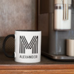 Mug Monogramme minimaliste des rayures de nouveauté<br><div class="desc">Une police de style rayures moderne populaire pour un monogramme. Créez votre propre monogramme pour lui. Un cadeau minimaliste pour votre toiletteur.</div>