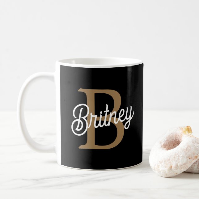 Mug Monogramme moderne élégant Nom Black Gold Script (Avec donut)