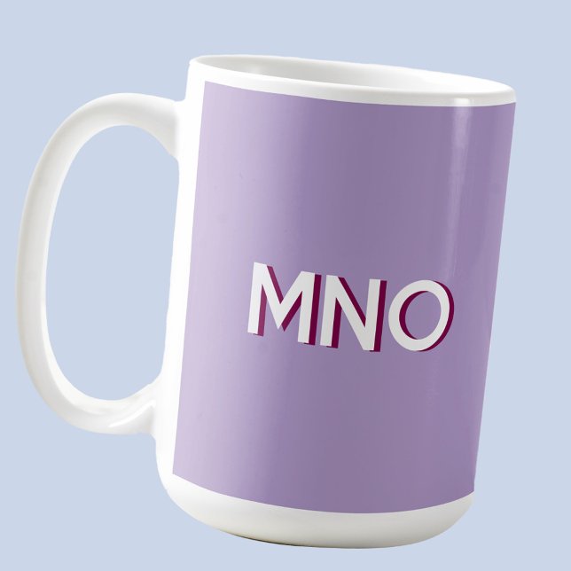 Mug Monogramme moderne Lilac de l'ombre initiale (Modern drop shadow monogram initials personalized coffee mug in pastel lilac purple)