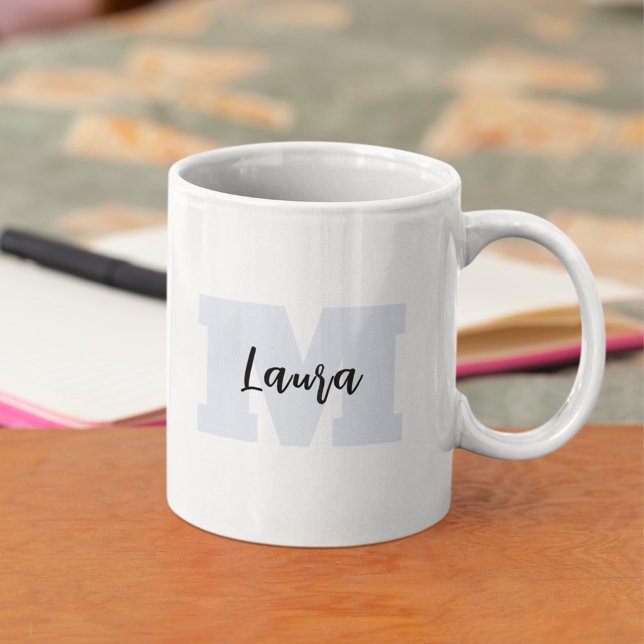Mug Monogramme moderne personnalisé simple (Simple monogram coffee cup.)