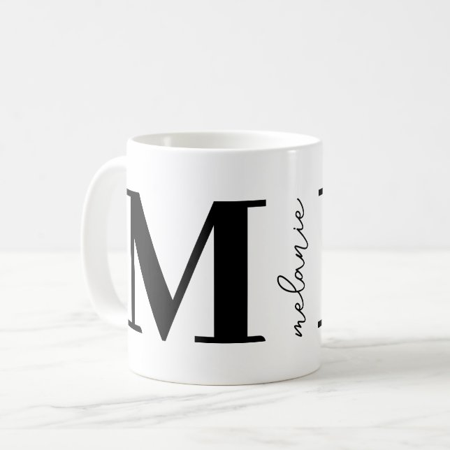 Mug Monogramme moderne tendance Nom Black White Café M (Devant gauche)