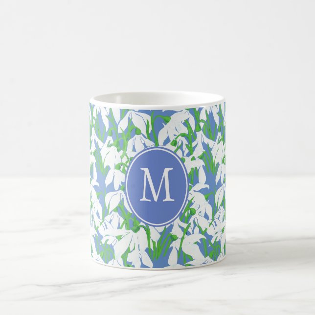 Mug Monogramme Motif de neige sur Arrière - plan bleu (Centre)