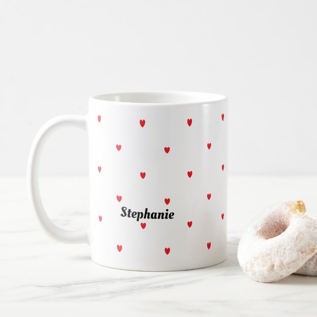 Mug Monogramme Nom personnalisé Cute Red Doodle Hearts (Avec donut)