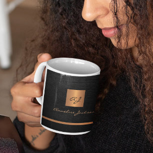 Mug Monogramme nom personnalisé or noir élégant