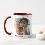 Mug Monogramme Nom Photo Tendance Simple Moderne<br><div class="desc">Monogram Name Photo Trendy Simple Modern Coffee Mug dispose d'une de vos photos préférées avec votre nom personnalisé et monogramme dans élégant script bordeaux. Personnalisez en modifiant le texte dans les zones de texte fournies. Parfait pour l'anniversaire, Noël, Fête des Mères, Fête des pères, soeur, cousins, meilleurs amis et plus...</div>