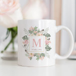 Mug Monogramme Personnalisé Boho Rose Rustique Or Rose<br><div class="desc">Le style boho personnalisé tasse à café propose des fleurs de pivoines romantiques, des feuilles botaniques et des accents de plume d'oiseau rustique. Personnalisez avec un monogramme personnalisé avec un nom et une lettre initiale. Les couleurs douces comprennent de jolies teintes printanières de rose, pêche, crème, vert, gris et or....</div>