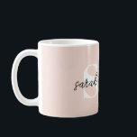 Mug Monogramme personnalisé moderne Nom rose<br><div class="desc">Monogramme personnalisé moderne Nom Pink Coffee Mug</div>