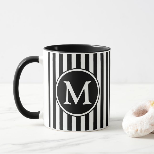 Mug Monogramme rayé noir et blanc moderne (Avec donut)