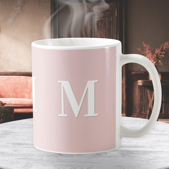 Mug Monogramme Rose Élégant (A stylish pink coffee mug, personalized with white monogram initial)