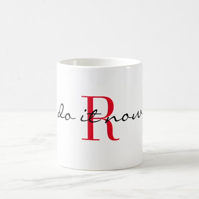 Mug Monogramme rouge initial 'faites-le maintenant' De (Centre)