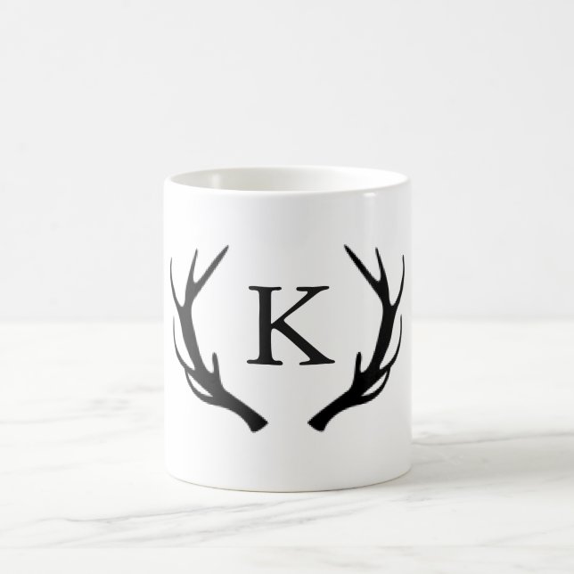 Mug Monogramme rustique simple d'Antler de cerfs (Centre)