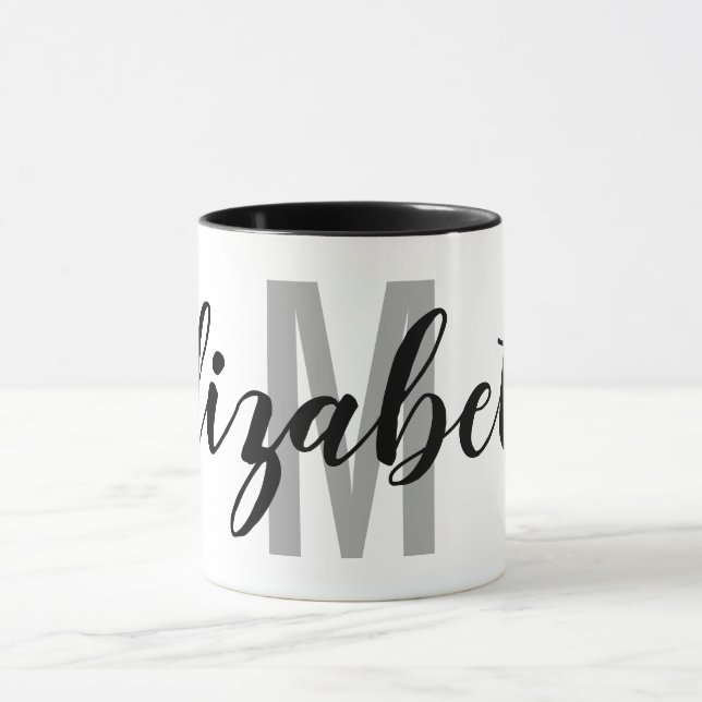 Mug Monogramme simple noir gris à main (Centre)
