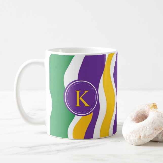 Mug Monogramme vert violet jaune Mardi Gras Motif (Avec donut)