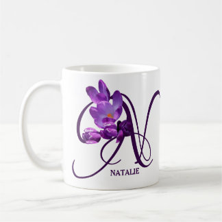 Mug Monographie de nom Natalie personnalisée à fleurs 