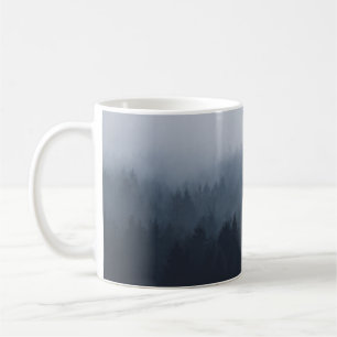 MUG MONTAGNE AVEC FORÊT DANS LE BROUILLON