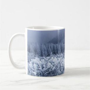Mug Montagnes d'hiver calmes : Foggy Serenity.