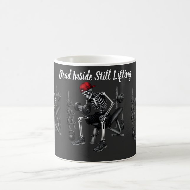 Mug Mort à l'intérieur, toujours en train de soulever (Centre)