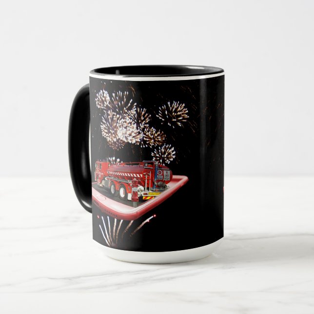 Mug Moteur D'Incendie Avec Pompiers, (Devant gauche)