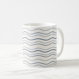 Mug Motif bleu à rayures ondulées minimales côtières