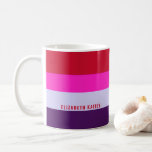 Mug Motif de bandes rouge, rose et violet<br><div class="desc">Commencez votre journée avec un peu de couleur à l'aide de la tasse à café Motif Red, Pink et Purple Stripes. Dotée d'un design rayé audacieux, cette tasse ajoute une touche chic et vibrante à votre routine matinale. Parfait pour le café, le thé ou le chocolat chaud, il fait également...</div>
