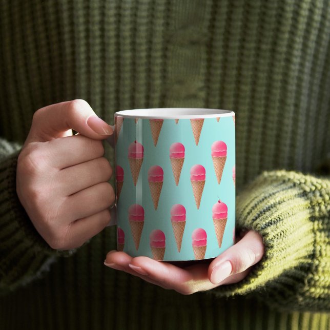 Mug Motif de cône de crème glacée aux fraises roses, b (Blue and Pink Ice Cream Patterned Mug)