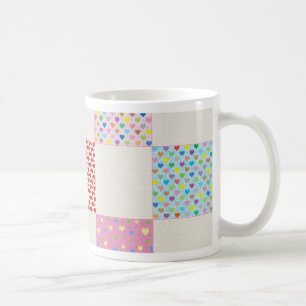 Mug Motif de courtepointe de coeurs colorés
