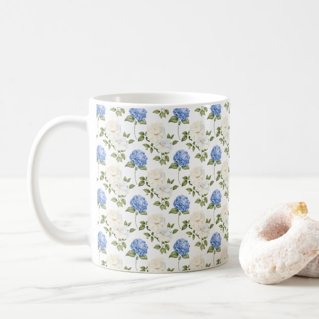 Mug Motif de fleurs d'hydrangea bleues élégantes  (Avec donut)
