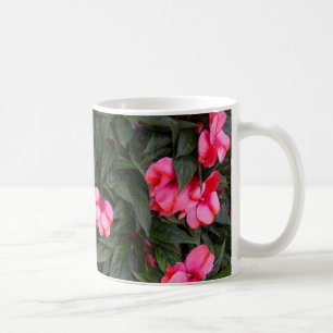 Mug Motif de fleurs d'impatiens de Nouvelle-Guinée ros
