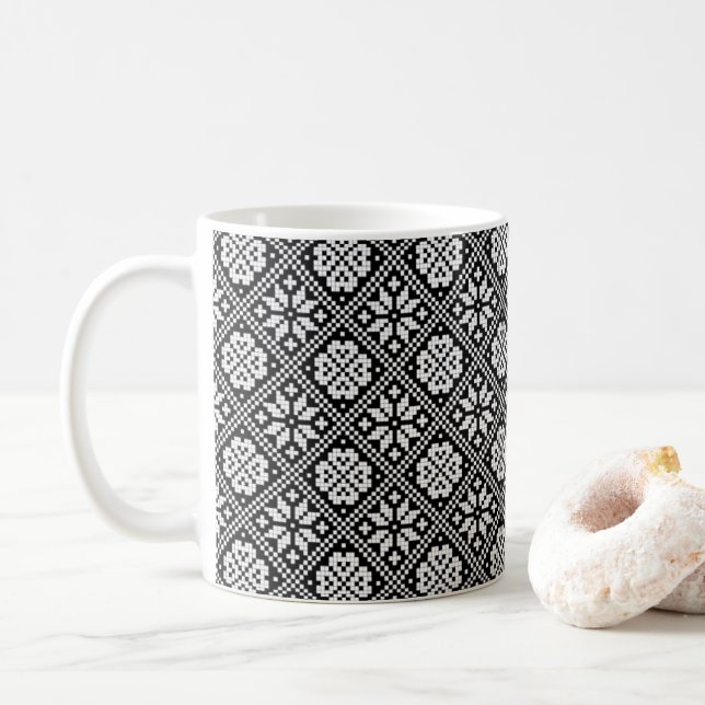 Mug Motif de Tricot noir blanc d'origine estonienne (Avec donut)