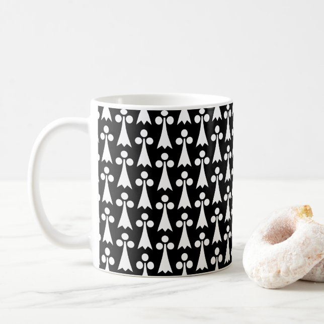 Mug Motif Ermine, Motif médiéval, Blanc sur Noir (Avec donut)